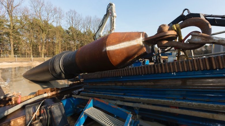 Visser & Smit Hanab had no problems laying the 220 metre long AGRULINE pipes under the River Spree, setting a new record.