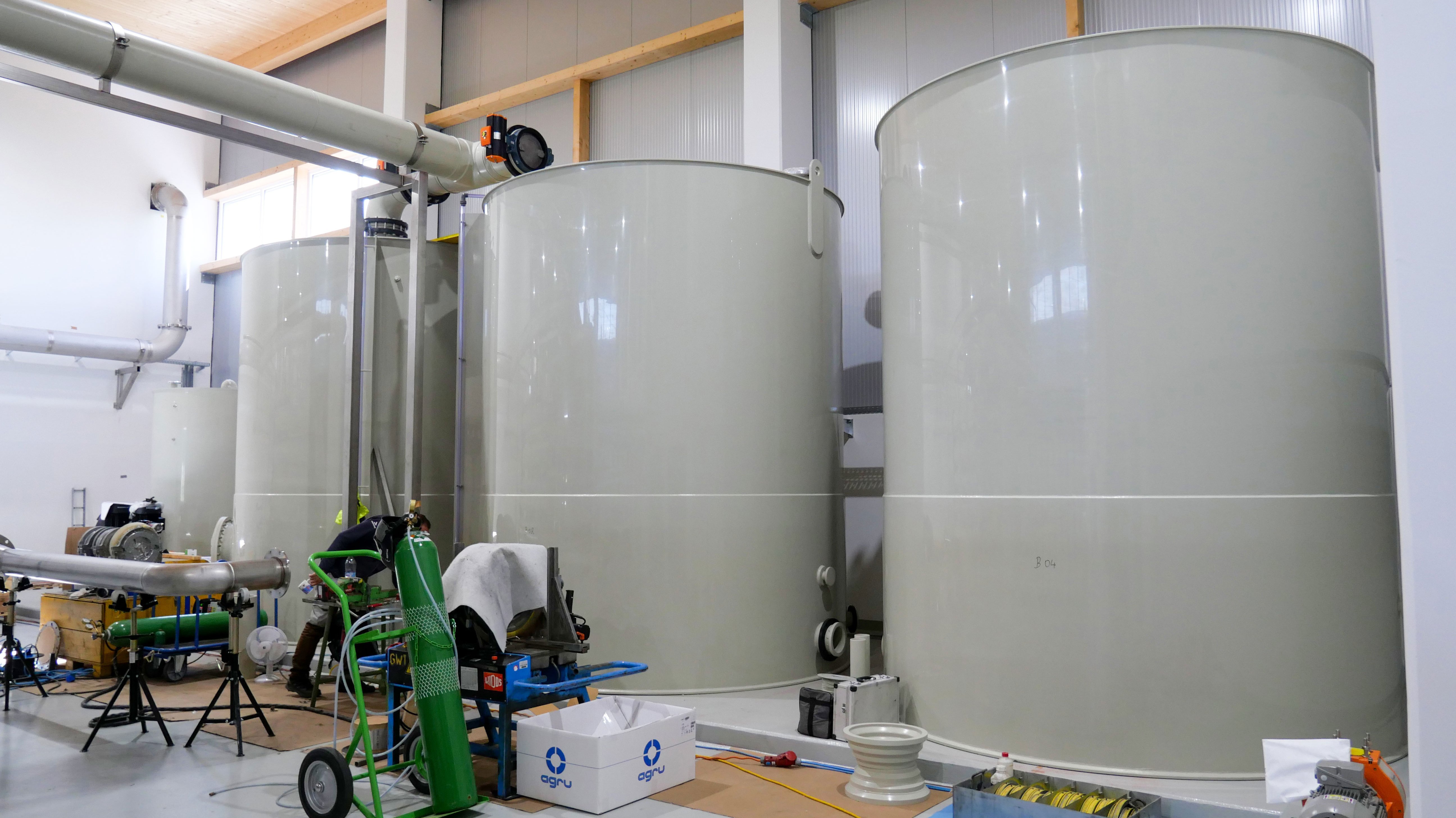 4 tons of PP-H sheets were installed for the numerous tanks.