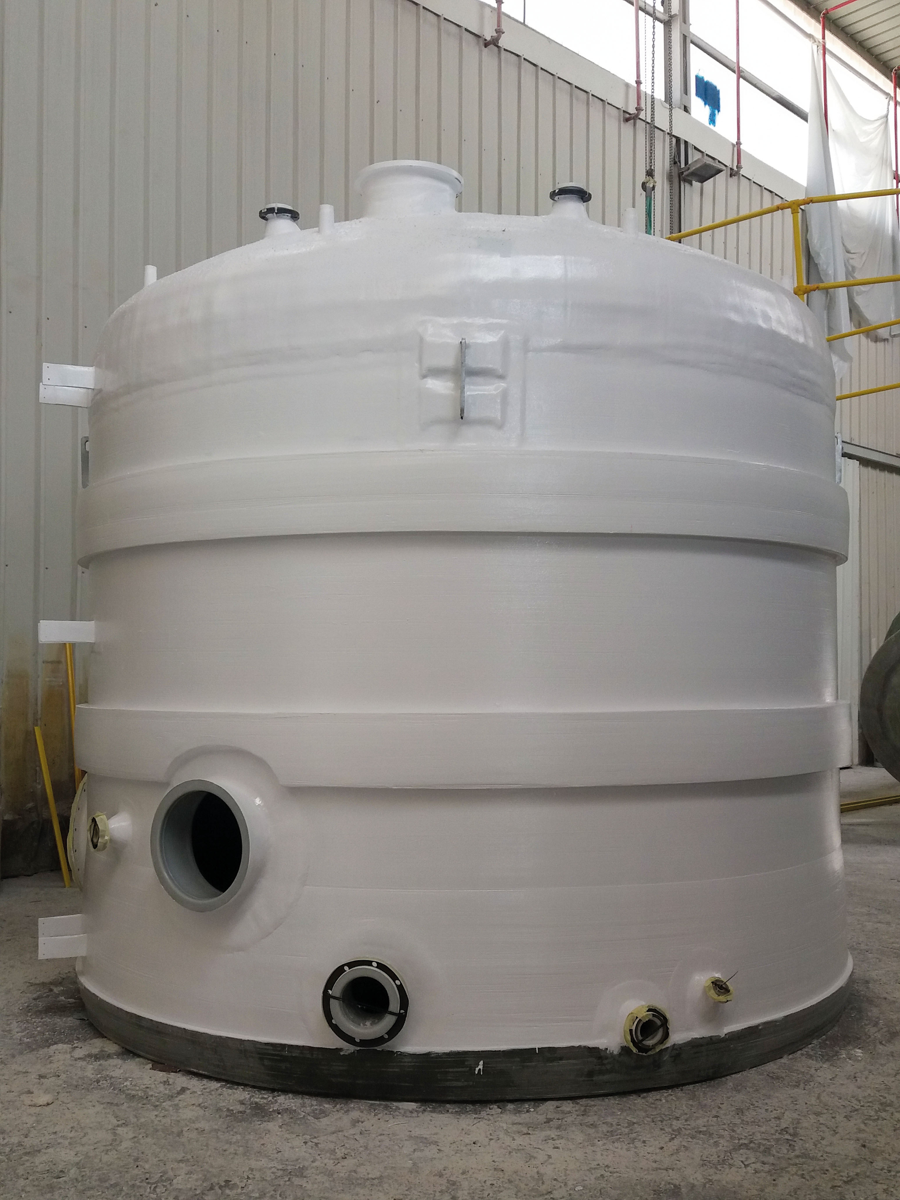 One of the storage tanks with Ø 4.000 mm