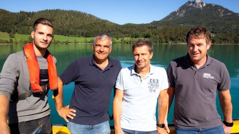 Ing. Erich Peer (2nd from left) and son Manuel (far left) are responsible for the installation. DI Martin Roither (3rd from left) planned the lake pressure pipeline. Christian Winkler (right) is the managing director of the water-treatment association.