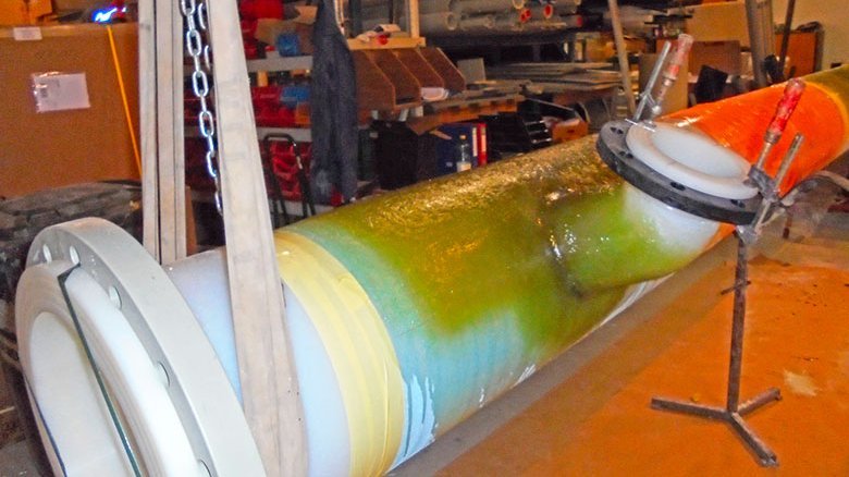 PlastoTec covered the thin-walled HV liner pipe with glass-fibre-reinforced plastic for full pressure resistance.