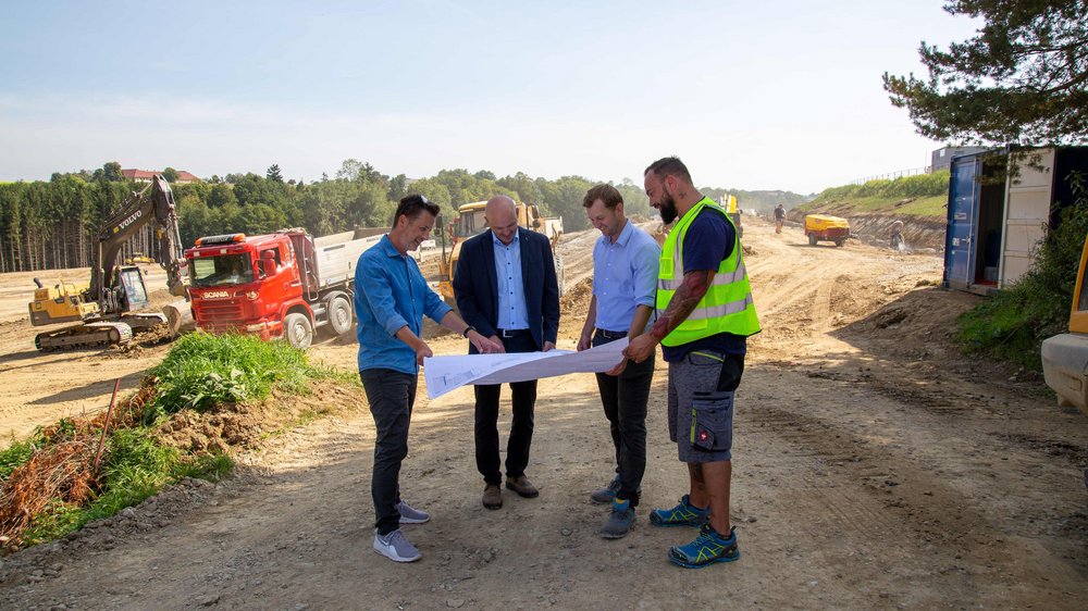 Construction meeting with architect, owners and contractor.