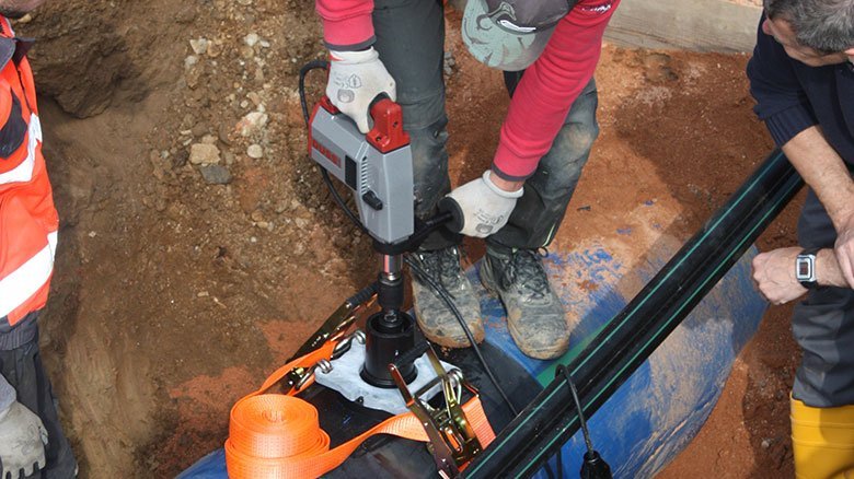 Drilling a hole in the pipe is the last step of the installation.