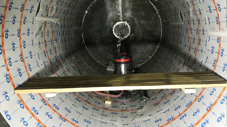 The horizontal steel tank is media resistant due to the ECTFE lining and can be cleaned easily and quickly thanks to the smooth inner surfaces.