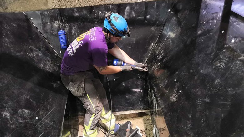 Installation and welding of the lining.
