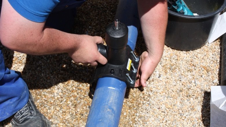Quick installation of the AGRU DAV using a mounting bracket and screws.