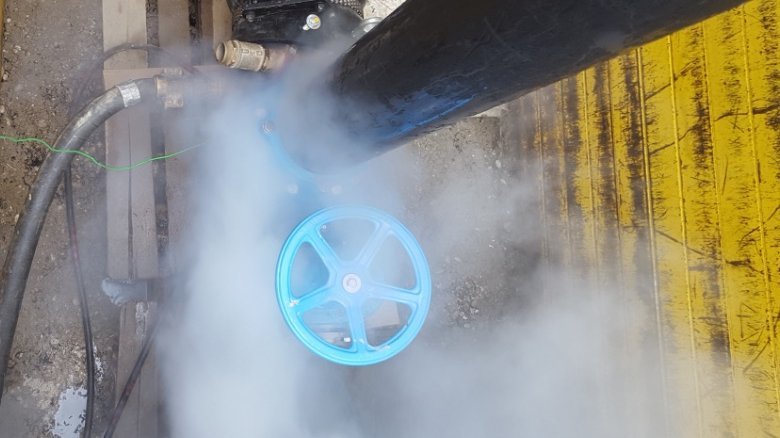 Mit Wasserdampf rückgeformte Rohrsanierung
