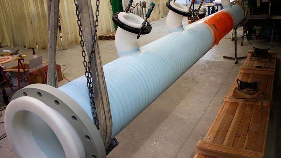 PlastoTec schweißte die Abzweigungen per Warmgasziehdrahtschweißung an das HV-Liner Rohr.