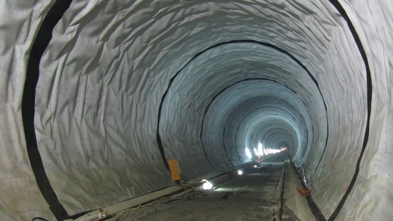One of the main tubes with a crossway