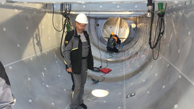PFA laying and welding work in the steel tank area [Source: OMV].