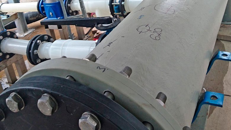 Von AURO geliefert und fertig installiert, verteilt der Header nun das Prozesswasser auf die verschiedenen Kreisläufe der Prozesswasseranlage.