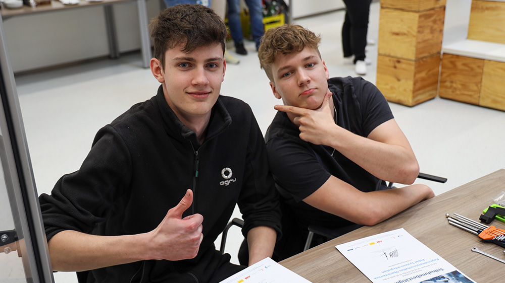 Our apprentices Kilian and Pascal took first place in the first-ever RSI regional competition at the Starlim Training Center!