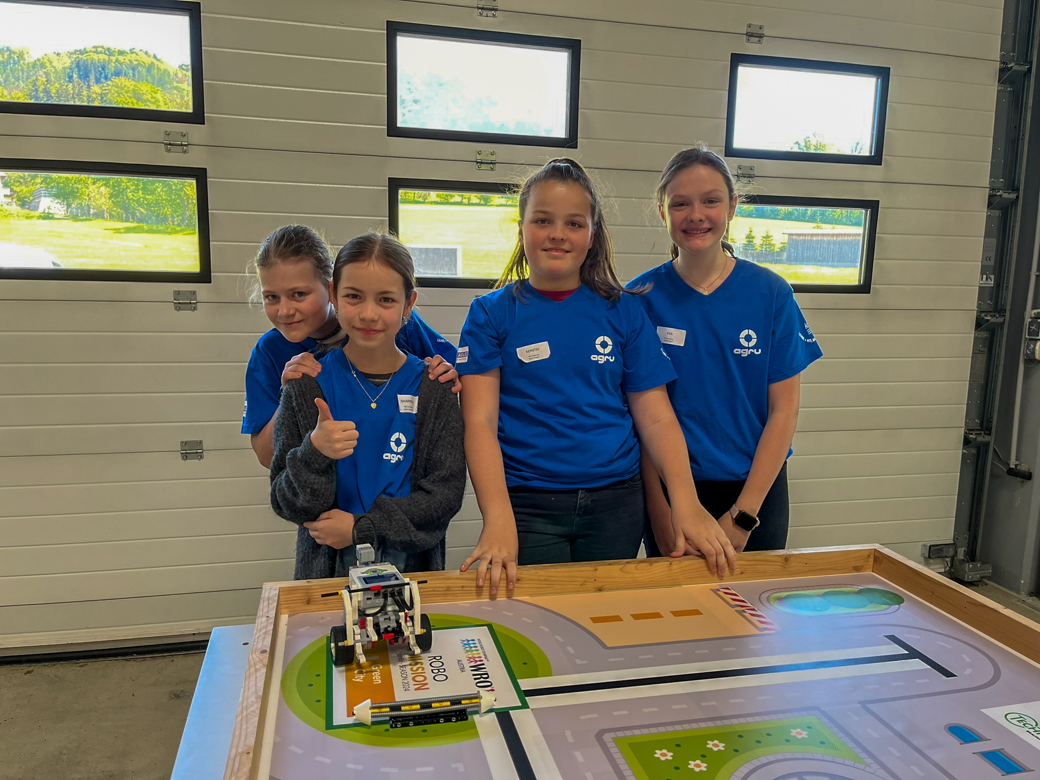 AGRU unterstützte die Mittelschule Grünburg bei der LEGO League mit Robotik Sets und übernahm die Teilnahmegebühren der Teams.